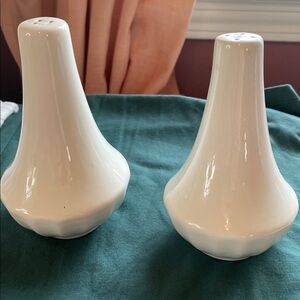 Vintage mid-century, modern White Ceramic Salt & Pepper Shaker